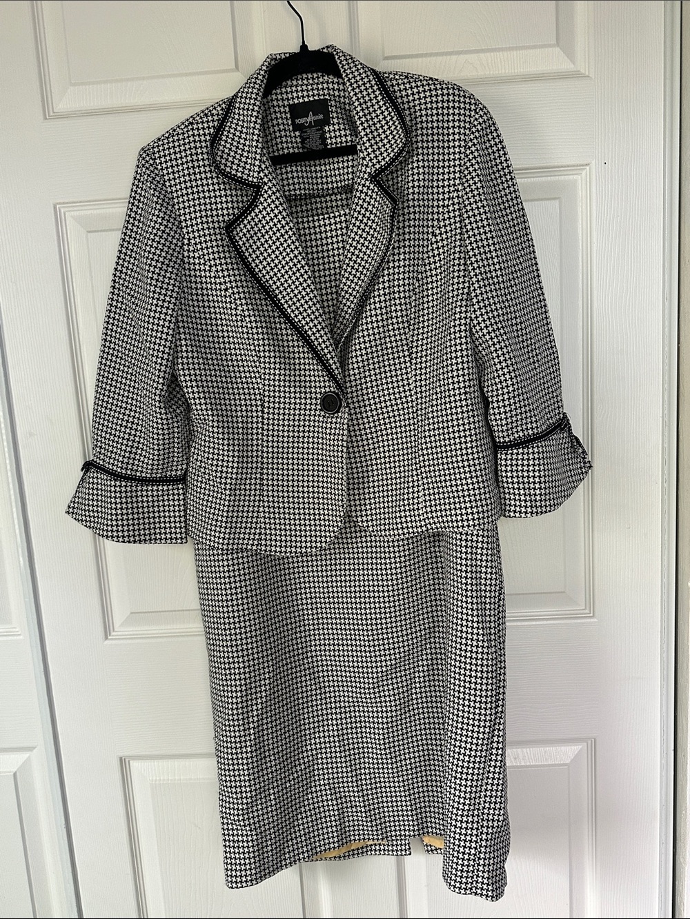 Black & White Houndstooth Skirt Suit EUC